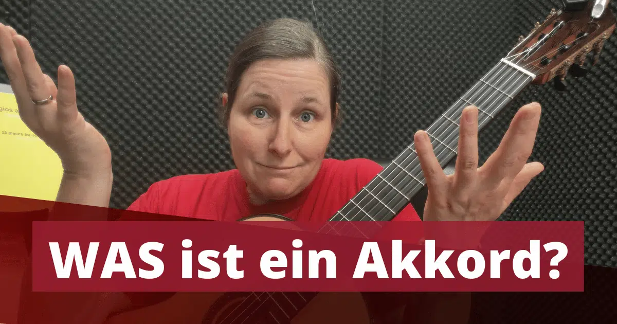 Ich würde eindeutig das 4. Bild nehmen – also die Datei: „Was ist ein Akkord_ 1200 x 630 (5).png“ Warum dieses: - Die Gitarre ist sofort gut erkennbar. - Du schaust direkt in die Kamera. - Deine offenen Hände passen perfekt zur Frage „Was ist ein Akkord?“. - Der Gesichtsausdruck wirkt fragend und sympathisch, aber nicht verzweifelt. - Das rote Oberteil passt sehr gut zu deinen NIHOGI-Farben. Das dritte und fünfte Bild wirken stärker nach Überforderung. Das vierte macht neugierig und bleibt trotzdem freundlich. Beim Hochladen verwendest du als Alternativtext: Was ist ein Akkord? Nicole Hochschwarzer erklärt Akkorde mit dem Schneemann-Prinzip